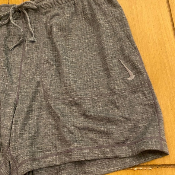 Nike Men’s Yoga Unlined Standard Fit Gray Athletic Shorts Pockets New large - Picture 2 of 15